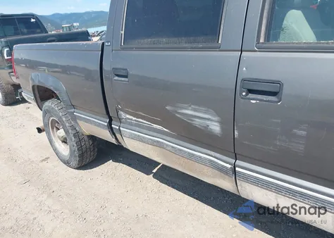 2000 GMC Sierra 2500 Classic Sl z USA, uszkodzony, nr VIN 1GTGK23J7YF445577